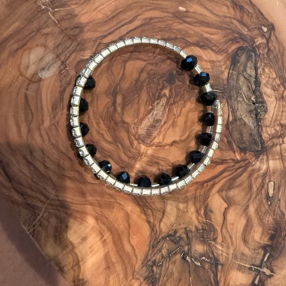 Elegant Black and Silver Bracelet - Picture 2 of 5